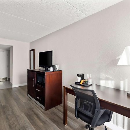 Best Western Luxbury Inn Fort Wayne Bagian luar foto