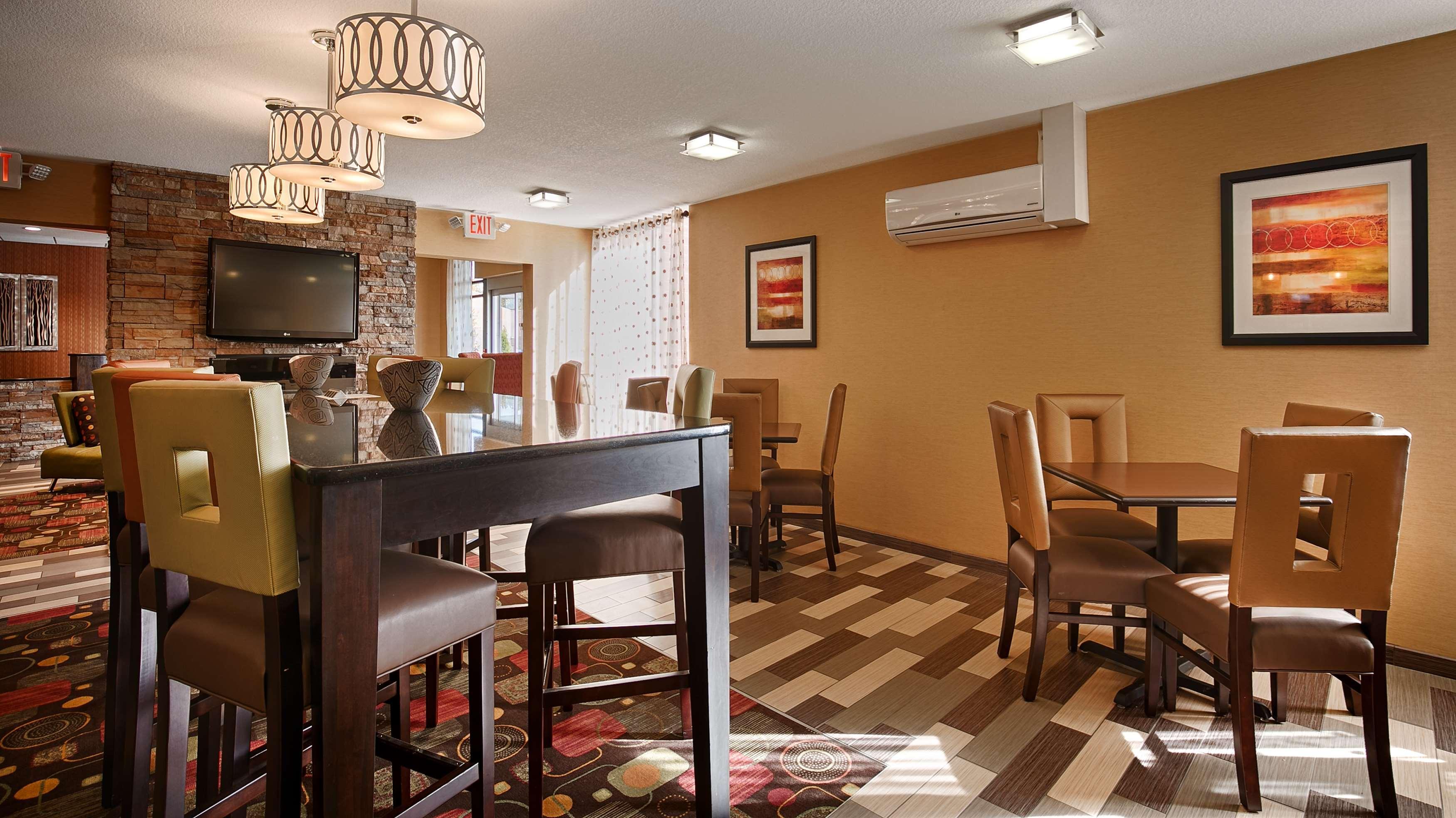 Best Western Luxbury Inn Fort Wayne Bagian luar foto