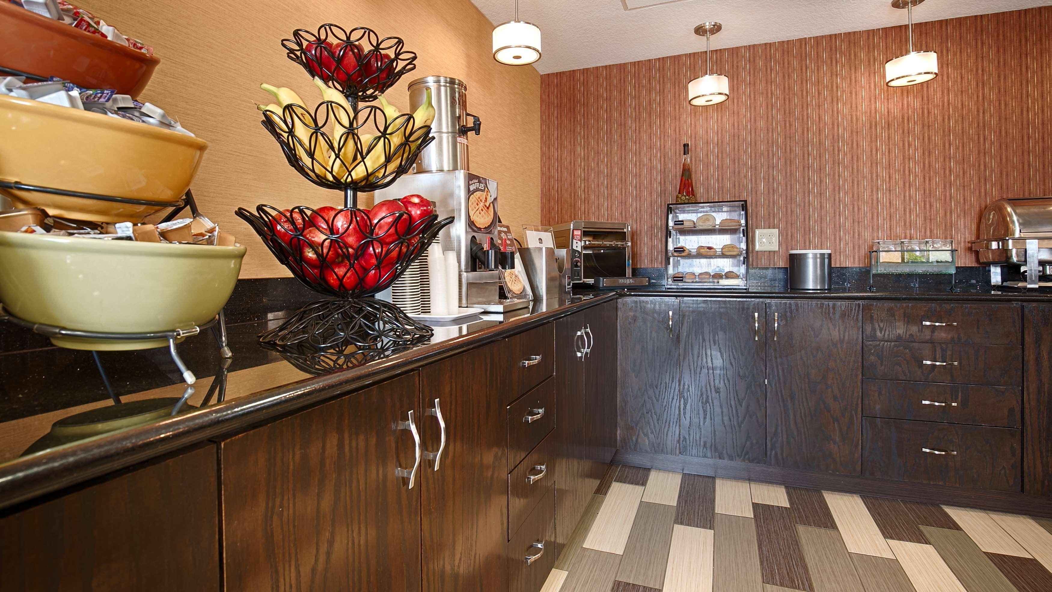 Best Western Luxbury Inn Fort Wayne Bagian luar foto