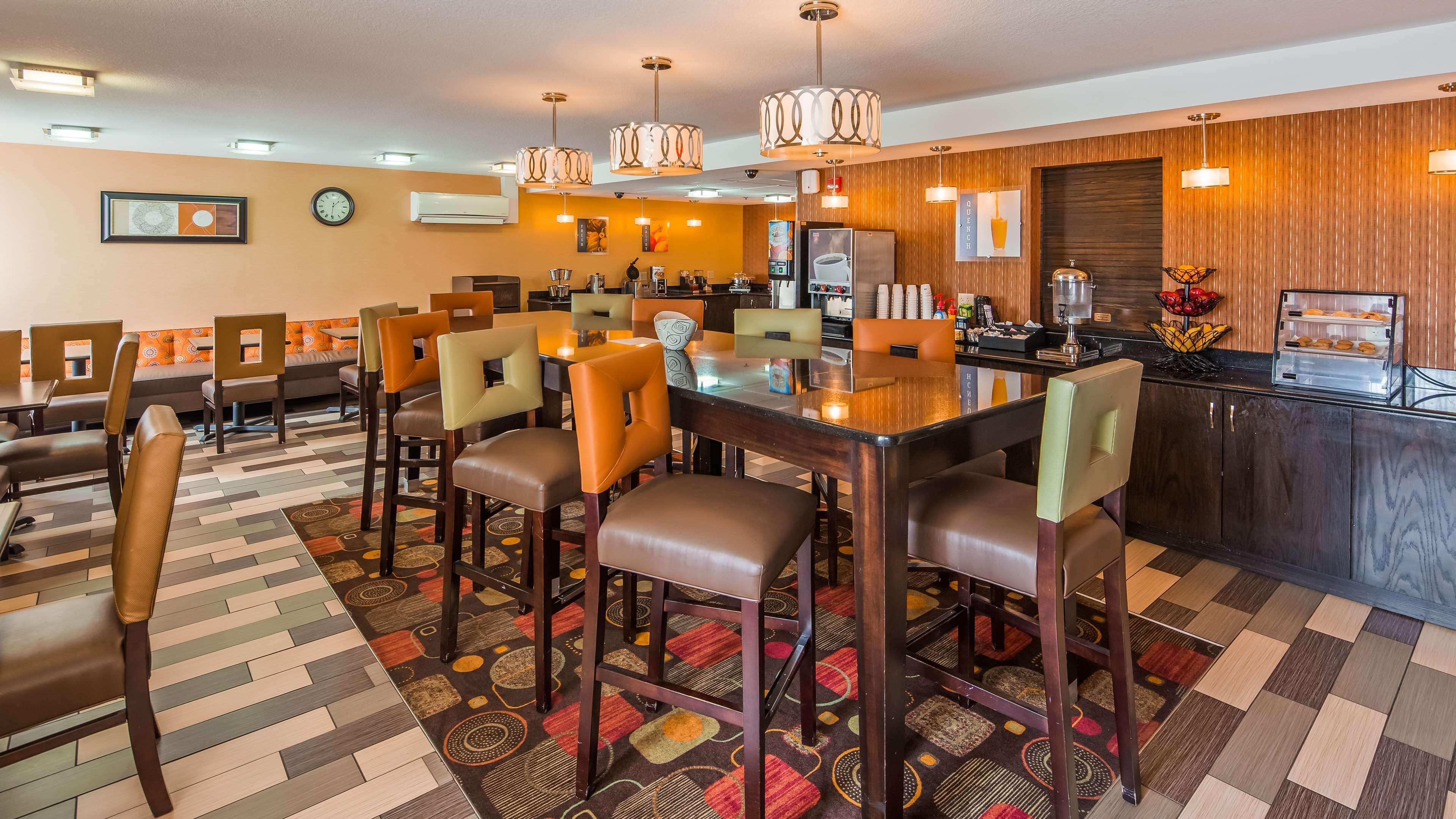Best Western Luxbury Inn Fort Wayne Bagian luar foto