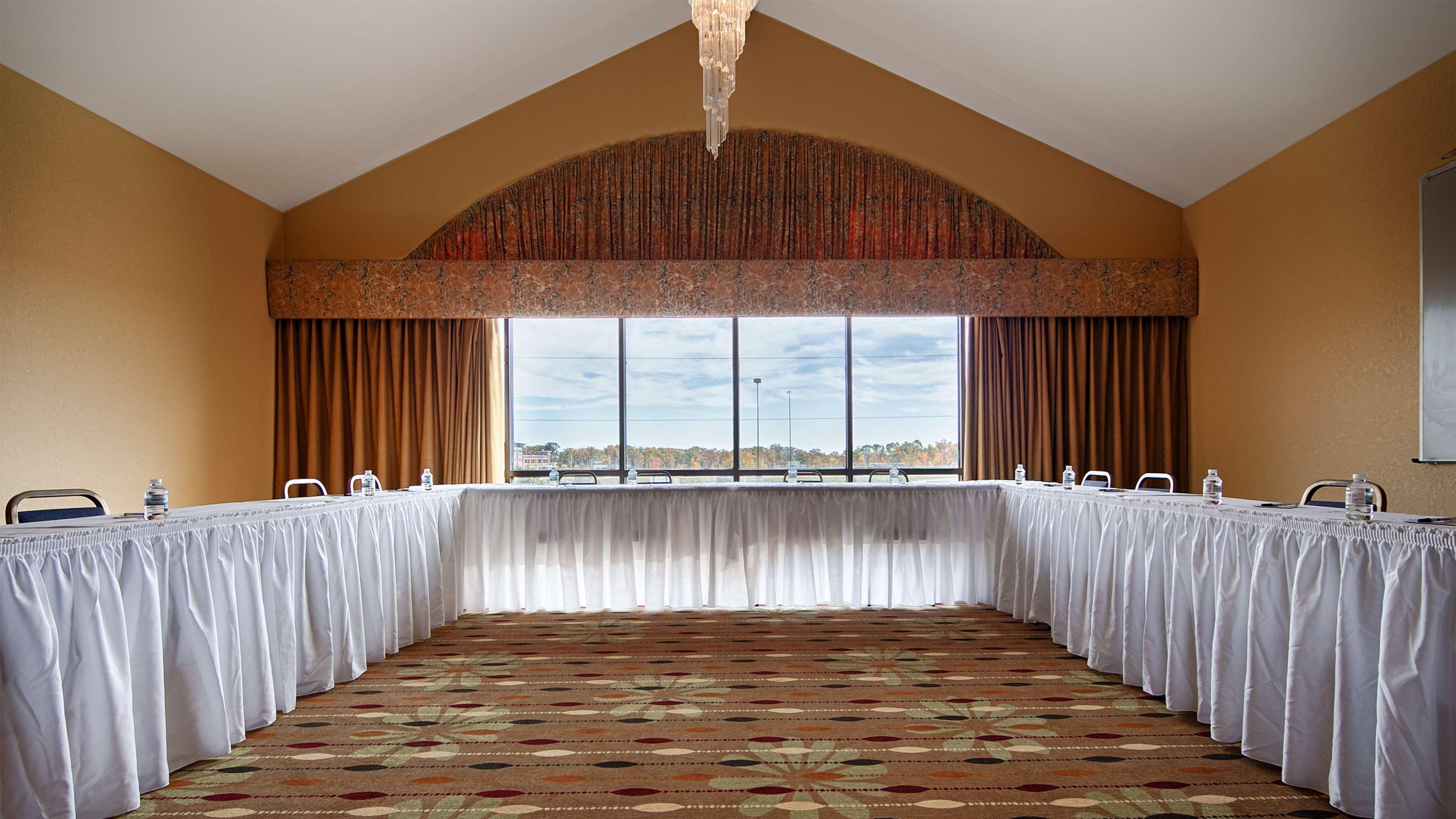 Best Western Luxbury Inn Fort Wayne Bagian luar foto