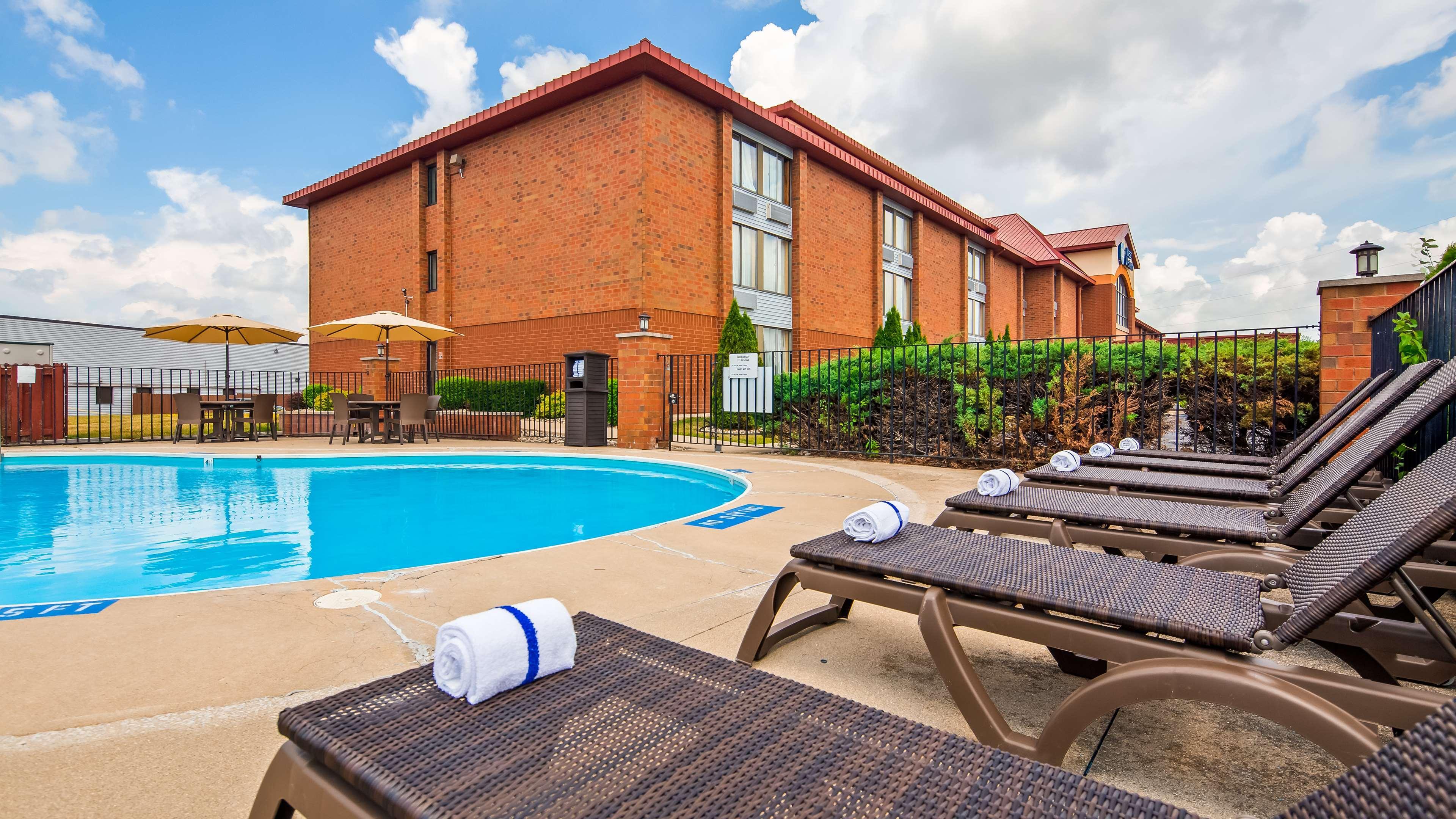 Best Western Luxbury Inn Fort Wayne Bagian luar foto