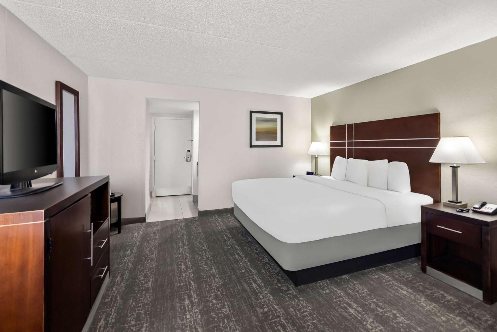 Best Western Luxbury Inn Fort Wayne Bagian luar foto