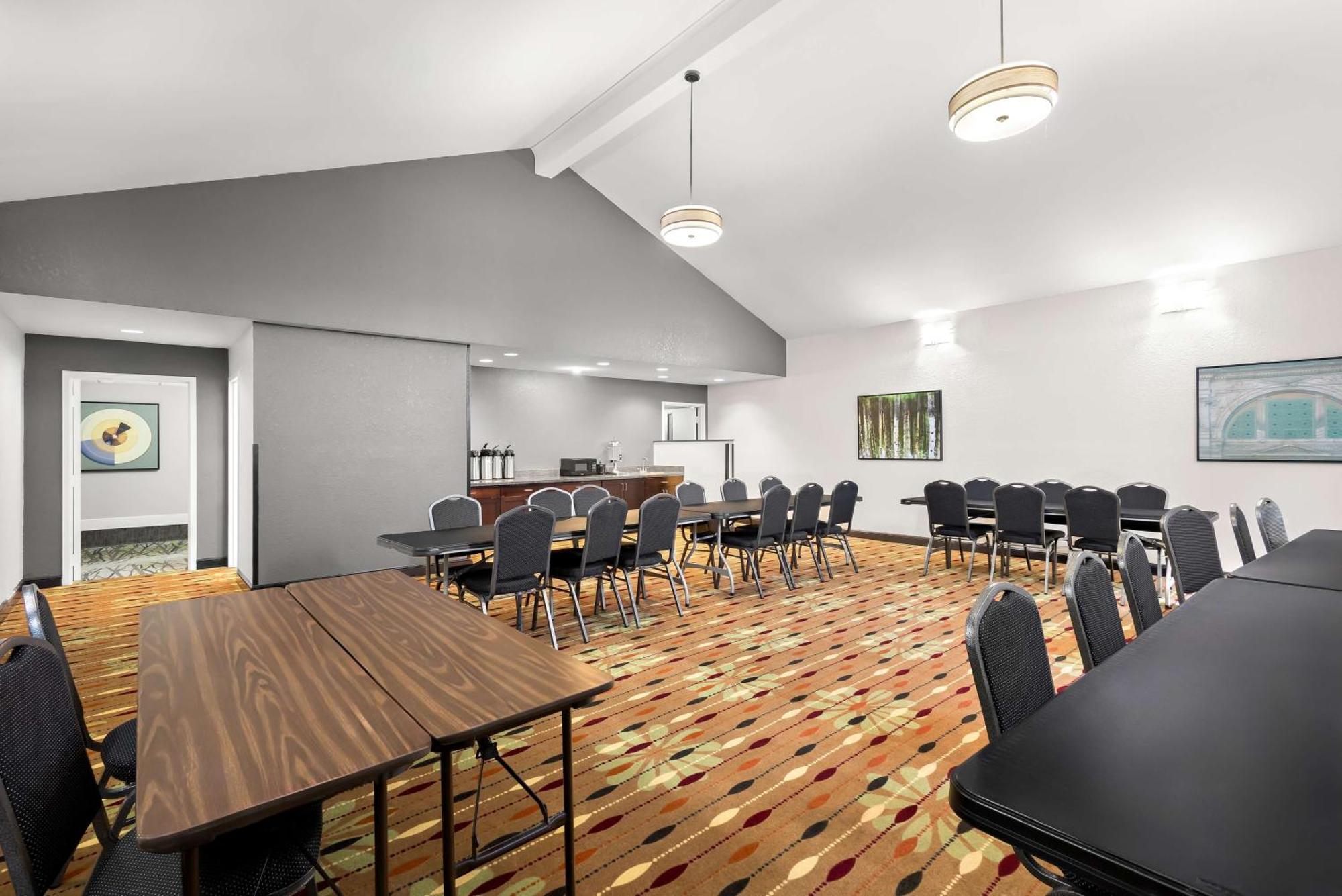 Best Western Luxbury Inn Fort Wayne Bagian luar foto