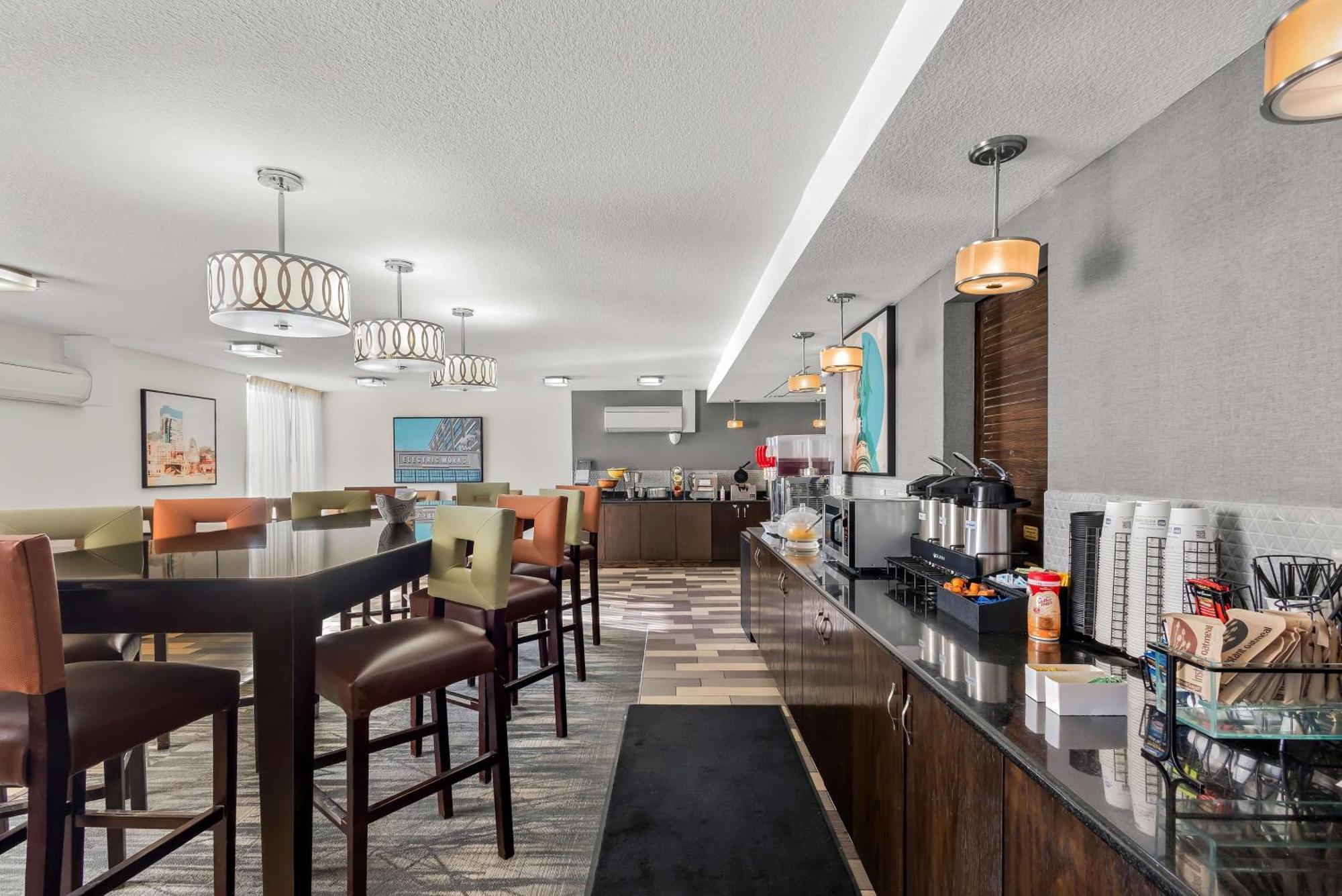 Best Western Luxbury Inn Fort Wayne Bagian luar foto