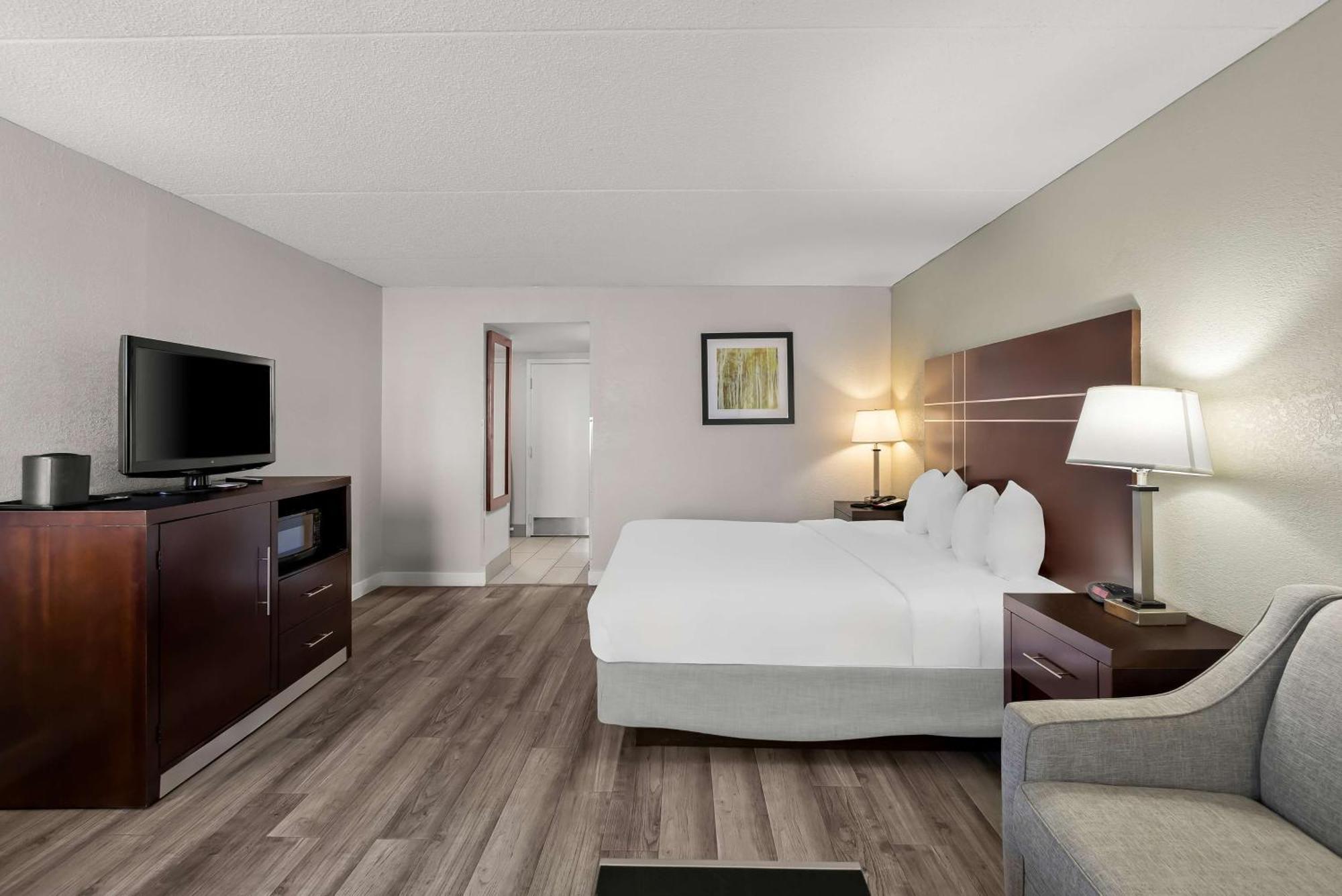 Best Western Luxbury Inn Fort Wayne Bagian luar foto