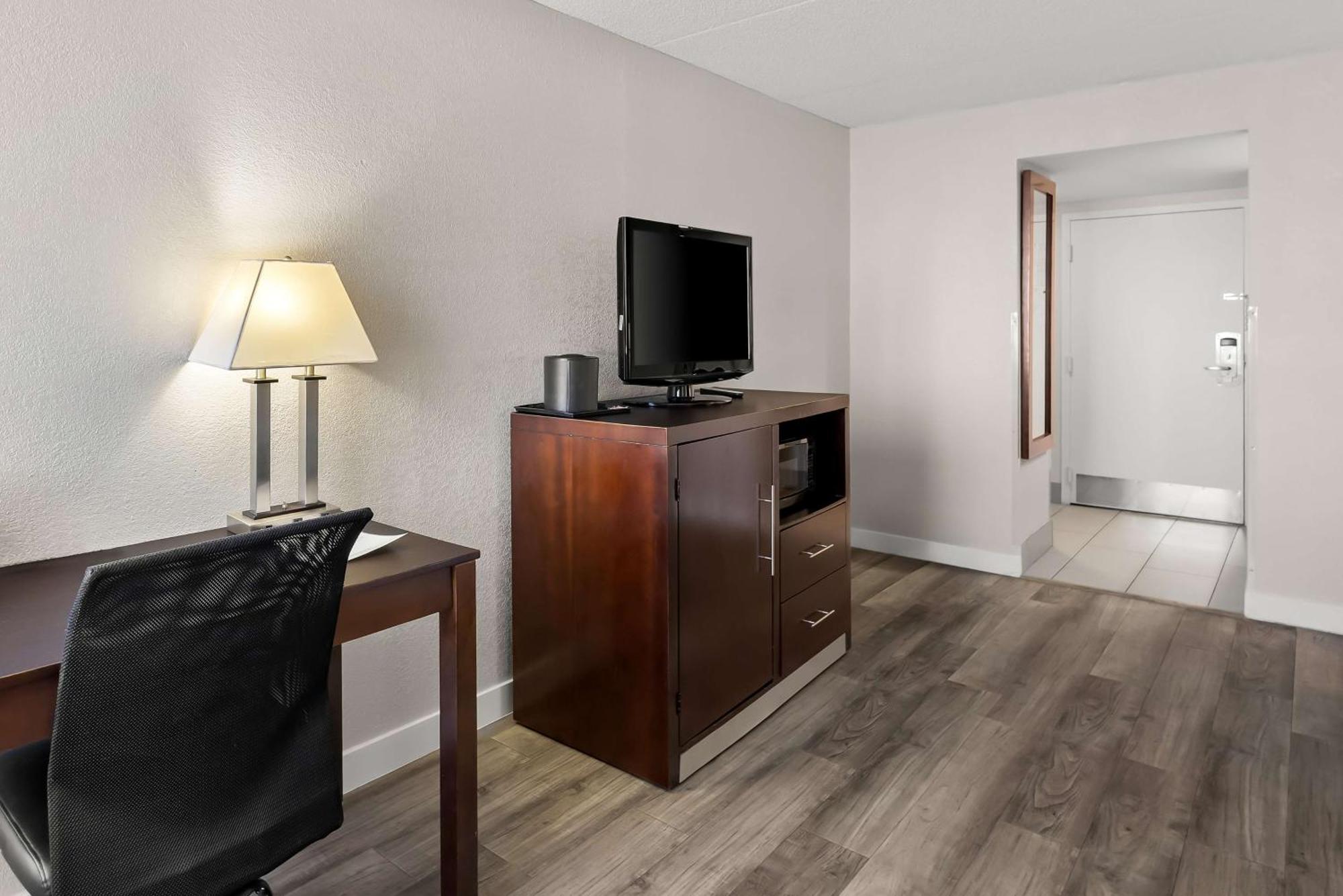 Best Western Luxbury Inn Fort Wayne Bagian luar foto
