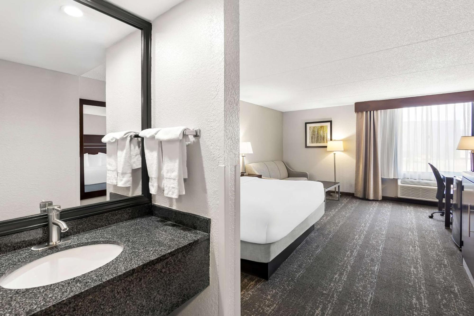 Best Western Luxbury Inn Fort Wayne Bagian luar foto