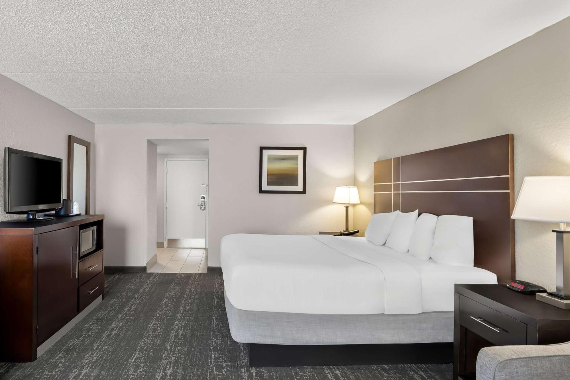 Best Western Luxbury Inn Fort Wayne Bagian luar foto