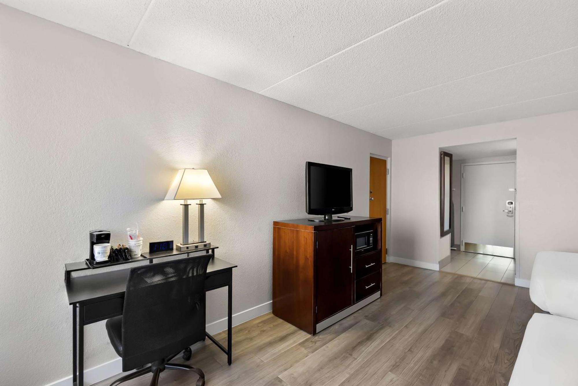 Best Western Luxbury Inn Fort Wayne Bagian luar foto